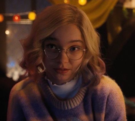 Enid Sinclair Icon, Wednesday Addams Outfit, Bad Eyesight, Enid Sinclair, Emma Myers, Lap Top, The Addams Family, Gwen Stacy, Hair Starting