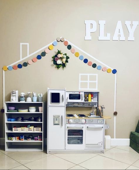 Daycare Play Kitchen Setup, Play Corner In Kitchen, Play Kitchen Set Up Classroom, Pretend Window For Dramatic Play Area, Pre K Room Decor Ideas, Play Kitchen Ideas Playrooms, Play Kitchen Wall Decor, Classroom Kitchen Center, Playroom Cafe Ideas