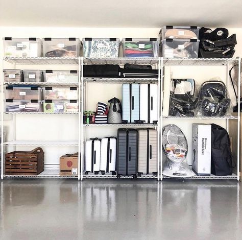 Garage Kasten, Garage Storage Inspiration, Basement Organization, Bloxburg Basement, Garage Organization Tips, Garage Organisation, Bedroom Basement, Garage Storage Solutions, Storage Room Organization