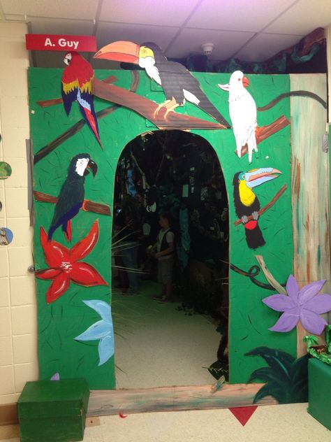 Rain forest Rain Forest Theme, Rain Forest Classroom Theme, Rain Forest Decorations, Rain Forest Crafts, Rainforest Classroom, Jungle Crafts, Theme Carnaval, Jungle Decorations, Jungle Theme Classroom