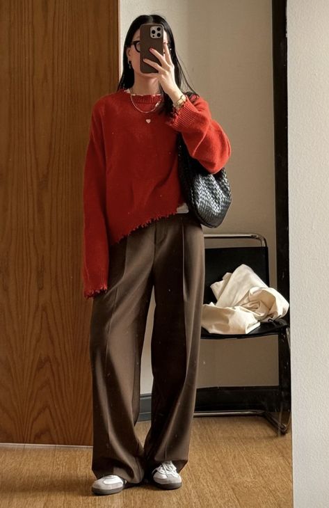 Red Sweater Outfit, Modesty Outfits, Look Formal, Easy Trendy Outfits, Brown Pants, Red Sweater, Red Outfit, 가을 패션, Outfit Inspo Fall