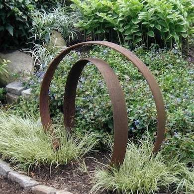 Rusty Garden, Garden Diary, Barrel Rings, Metal Yard Art, Metal Garden Art, Unique Gardens, Garden Designs, Garden Art Sculptures, Garden Structures