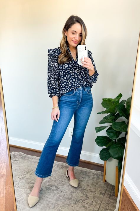 Five ways to wear cropped flare jeans via pumps and push-ups blog | cropped flare jeans | kick crop jeans outfits | demi boot jeans Cropped Jeans Outfit Spring, Flare Crop Jeans Outfit, Flare Leg Jeans Outfit, Kick Flare Jeans Outfit, Flared Jeans Outfit Summer, Cropped Flare Jeans Outfit, Ankle Jeans Outfit, Flair Jeans Outfit, Flare Outfit