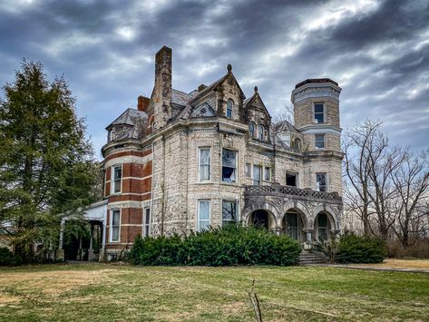 Abandoned Mansion For Sale, Old Victorian House, Old Victorian Homes, Abandoned Mansion, Castles Interior, Old Mansions, Abandoned Castles, Old Houses For Sale, Mansions For Sale