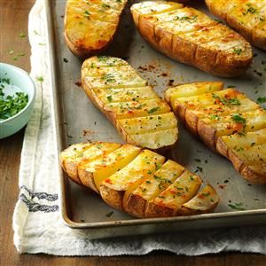 Scored Potatoes, Vegetarian Bake, Potato Sides, Potato Side Dishes, Potato Wedges, Baked Potatoes, Russet Potatoes, Potatoes Recipe, Potato Dishes