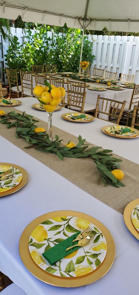 Lemon Party Table Decor, Lemon Themed Pool Party, Lemon And Lime Party Decor, Yellow And White Birthday Theme, Lemon Theme Table Setting, Lemon Garden Party, Lemon Table Decorations, Lemon Party Ideas, Lemon Party Theme