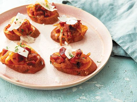 Sweet potato and chorizo crostini Chorizo Crostini, Sweet Potato And Chorizo, Sausage Appetizers, Pumpkin Sweet Potato, Crostini Recipe, Autoimmune Protocol Recipes, Crostini Recipes, Chorizo Sausage, Enjoy Your Meal