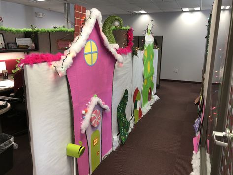 Grinch Themed Cubicle, Grinch Christmas Office Decorations, Thanksmas Decorations, Whooville Cubicle Decorations, Whoville Cubicle Decorations, Grinch Cubicle Decorating Ideas, Grinch Cubicle Decorations, Whoville Office Decorating Ideas, Whoville Post Office