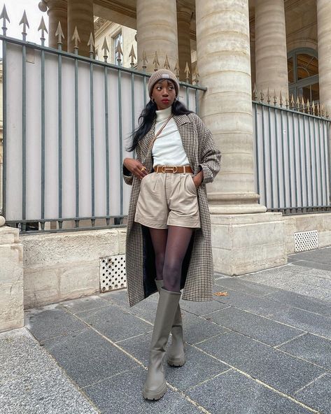 Beige Boots, Christmas Day Outfit, Winter Shorts, Street Style Winter, Street Style Inspiration, Happy Monday, Sweater Weather, Aesthetic Fashion, Post On Instagram