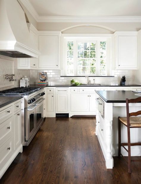 Love the dark wood, white cabinets, and grey tile White Kitchen Dark Floors, Black Kitchen Countertops, Dark Countertops, Kabinet Dapur, Black Countertops, Countertop Design, Classic Kitchen, Kitchen Redo, Trendy Kitchen