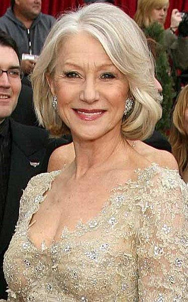 Helen Mirren - Beautiful Women Over 40 Modest Hairstyle, Hellen Mirren, Lauren Hutton, Helen Mirren, Eyes Blue, Ageless Beauty, Aging Beautifully, Beautiful Women Over 40, Eyes Makeup