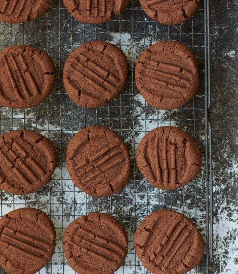 Nigella Lawson's chocolate biscuits - delicious. magazine Quick Bakes, Nigella Recipes, Thermomix Biscuits, Chocolate Biscuit Recipe, Traditional Baking, Sunday Baking, Brownie Vegan, Nigella Lawson Recipes, Resepi Biskut