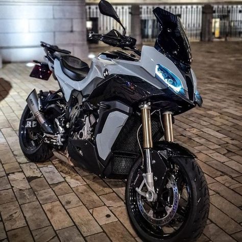 Kawasaki Motorcycle, Image Moto, Bike Photography, Pretty Bike, Biker Love, Motor Cycle, Kawasaki Motorcycles, Car Goals, Bmw Motorcycle