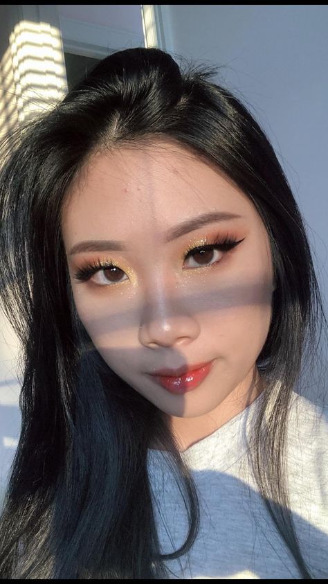 Prom Makeup Asian Monolid, Prom Makeup For Asian Eyes, Natural Eyeshadow Looks, Glam Eye Makeup, Monolid Makeup, Pop Makeup, Nye Makeup, Asian Makeup Looks, Pretty Eye Makeup