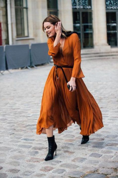 15 Autumn Colours You Need In Your Wardrobe Burnt Orange Outfits For Women, Fall Dress Colors, Amber Outfit, Burnt Orange Outfit, Chiffon Dress Outfit, Orange Dress Outfit, Amber Dress, Dusty Orange, Autumn Dresses