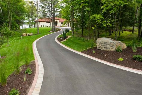 Driveway Edge Landscaping, Driveway Stone Edging, Driveway Boarders Ideas, Edging Along Driveway, Turn Around Driveway Ideas, Driveway Border Ideas Landscape Edging, Driveway Edging Ideas Curb Appeal, Driveway Curbing Ideas, Gravel Driveway Edging Ideas