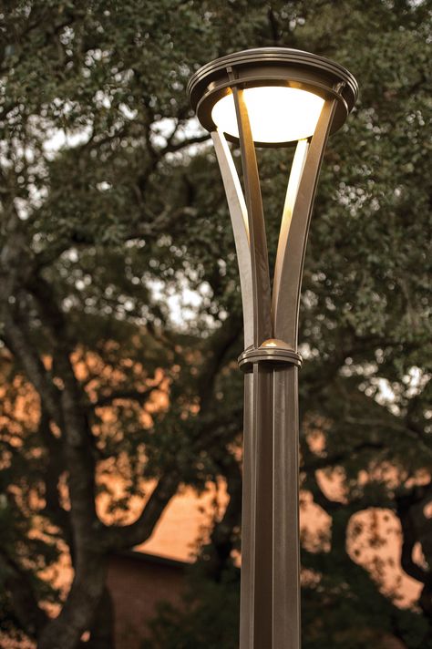 Alcott Lighting – Artform Urban #artformurban #streetfurniture Modern Outdoor Lamp, Sidewalk Lighting, Modern Exterior Lighting, Street Light Design, Traditional Lamp, Lighting Tips, Urban Lighting, Modern Outdoor Lighting, Modern Lighting Design