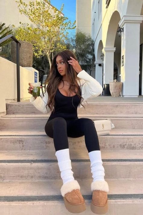 30 Trendy College Outfits You NEED to Recreate This Semester Cute College Outfits Winter, Casual Outfits For School, Trendy College Outfits, College Outfit Ideas, Volleyball Motivation, Ugg Outfits, Winter Outfits College, College Girl Outfits, Outfits Back To School