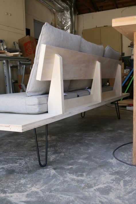 Diy Couch Outdoor, Diy Modern Sofa, Plywood Outdoor Furniture, Outdoor Sofa Diy How To Build, Diy Patio Loveseat, Diy Couch Frame, Diy Modular Couch, Diy Love Seat, Building A Couch