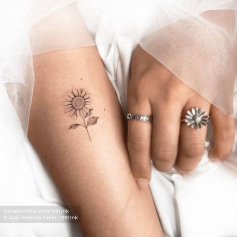 Field Full Of Flowers, Women's Tattoos, Sunflower Tattoo Ideas, Sunflower Tattoo Simple, Flowers Sunflowers, Beautiful Flower Tattoos, Inner Forearm, Daisy Tattoo, Forearm Tattoo Women