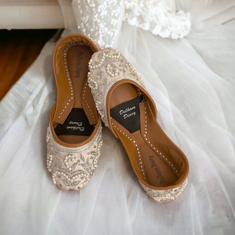 Ivory Frost Bridal Khussa/ Jutti Pakistani Indian Khussa - Etsy Bridal Flat Shoes, Bride Shoes Flats, Ivory Flats, Indian Shoes, Eid Henna, Women's Slip Ons, Bridal Flats, Dancing Shoes, Bridal Shoes Flats