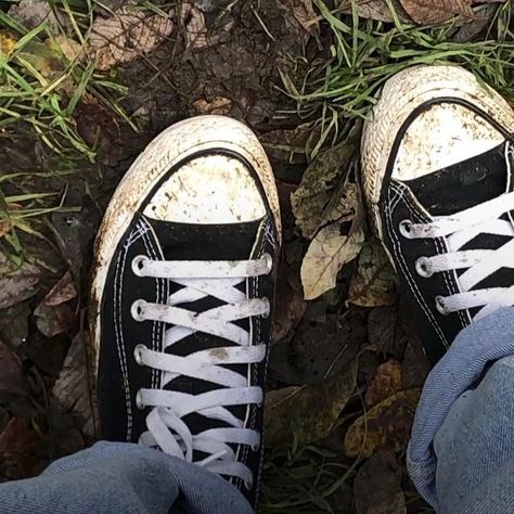 6/15/24 | 🌿📷🪵 Green Converse Aesthetic, Black Converse Aesthetic, All Star Aesthetic, Dirty Converse, Throw Like A Girl, Vans Aesthetic, Converse Aesthetic, Green Converse, Black Converse