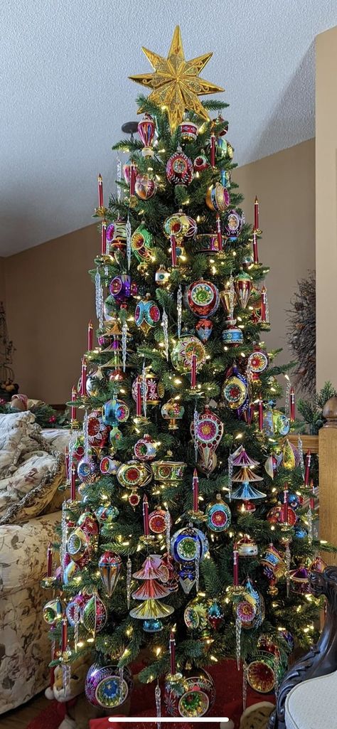 Vintage Multicolor Christmas Tree, Christmas Tree With Bubble Lights, 1980 Christmas Tree, Novelty Christmas Tree, Radko Christmas Tree Ideas, 1960s Christmas Tree, Quirky Christmas Tree, 80s Christmas Tree, 80s Christmas Aesthetic