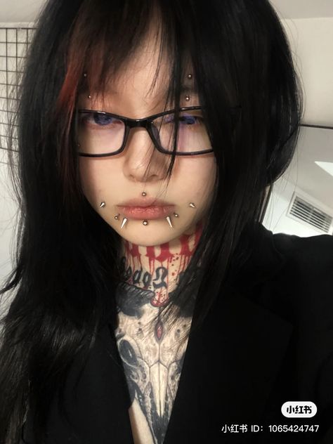 ʚ🕯ɞ + @kikokyo Gyaru Piercing, Piercing No Rosto, Emo Piercings, Face Piercings, Cool Piercings, Piercing Inspo, Facial Piercings, Cute Piercings, Emo Makeup