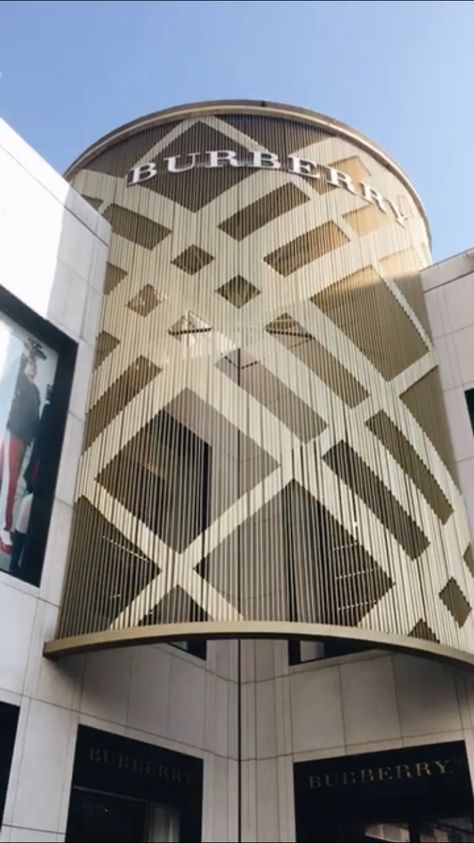 Burberry Aesthetic Wallpaper, Burberry Aesthetic, Burberry Wallpaper, Burberry Store, Retail Facade, Coffee Shop Photography, Headwear Fashion, Retail Store Interior Design, Vsco Aesthetic