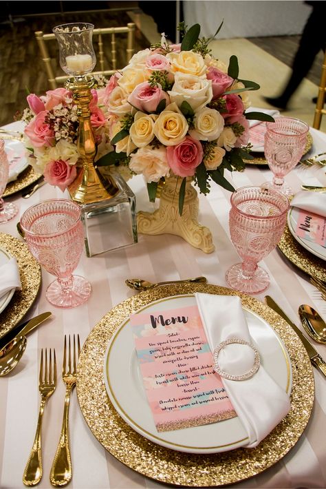 Rose Gold Wedding Ideas, Pink Table Settings, Gold Wedding Ideas, Gold Table Setting, Gold Birthday Decorations, Quinceanera Pink, Rose Gold Cake, 75th Birthday Parties, Quinceanera Cakes