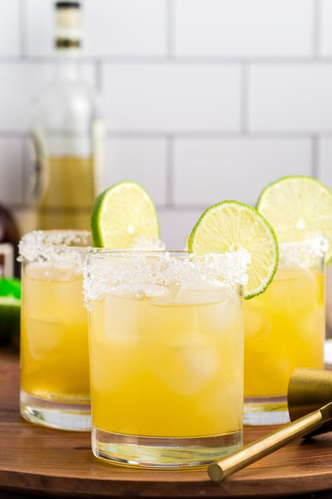 Spicy Mezcal Margarita Recipe, Spicy Mezcal Margarita, Mezcal Margarita Recipe, Easy Mezcal Cocktails, Mescal Cocktail Recipe, Mezcal Recipes, Speakeasy Drinks, Homemade Orange Juice, Spicy Margarita Recipe