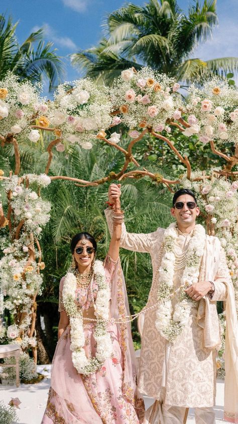 Pastel Hindu Wedding, Beach Indian Wedding Outfits, Garden Indian Wedding, Indian Wedding Destination, Indian Wedding Mexico, Indian Wedding Florals, White Theme Wedding Decor, Spring Indian Wedding, Indian Day Wedding