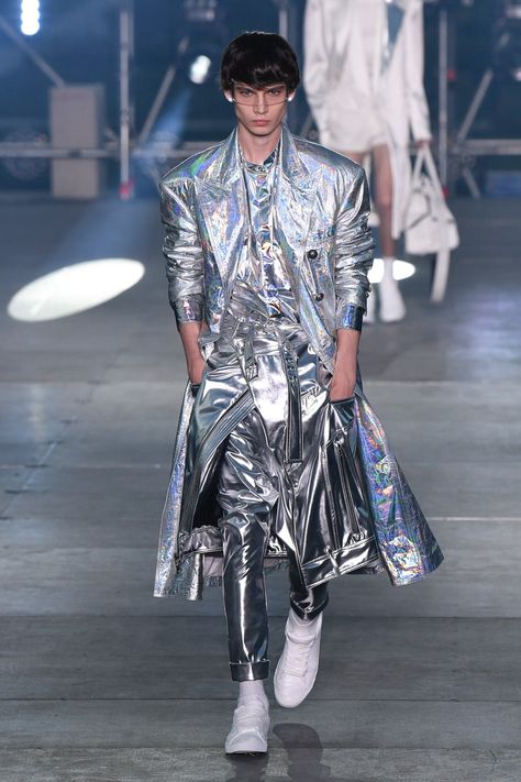 Balmain | Menswear - Spring 2020 | Look 10 Futuristic Men Outfit, 80s Futurism Fashion, Space Fashion Men, Futuristic Fashion Men, Space Clothing, Galactic Outfit, Futuristic Outfit Men, Futuristic Mens Fashion, Futurism Fashion