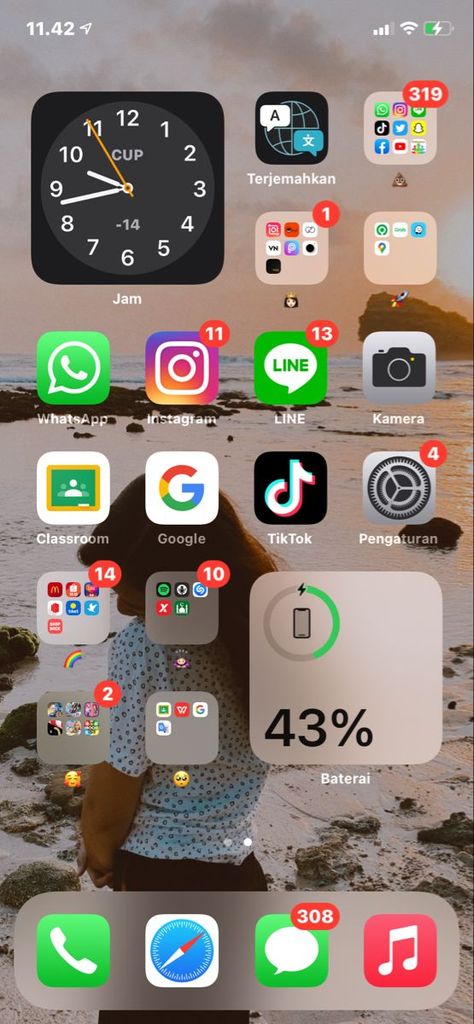 aesthetic ios14 home iphone aplikasi What Is On My Iphone, Iphone Icons Organize, Iphone Icons Organize Aesthetic, Organize Aesthetic, Organize Apps On Iphone, Home Iphone, Whats On My Iphone, Organize Phone Apps, Easy Apps