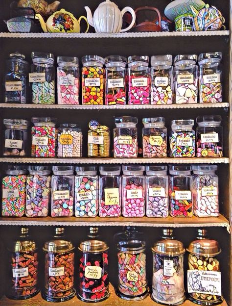 Candy Storage Ideas, Candy Store Design, Candy Store Display, Baking Storage, Candy Videos, Old Fashioned Candy, Snack Shop, Sleepover Food, Junk Food Snacks