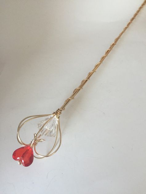 Queen Scepter, Lizzie Hearts, Queen Of Hearts Costume, Magical Jewelry, Diy Wire Jewelry, Handmade Wire Jewelry, Red Queen, Wire Crafts, Fun Diy Crafts