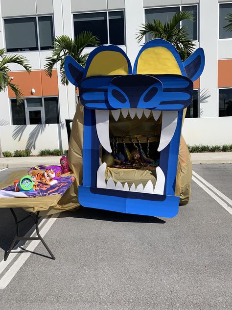 Cave Of Wonders Trunk Or Treat, Trunk Or Treat Aladdin, Aladin Trunk Or Treat Ideas, Aladdin Trunk Or Treat Ideas, Aladdin Trunk Or Treat, Cave Of Wonders Aladdin, Aladdin Props, Aladdin Play, Aladdin Halloween