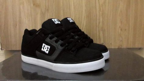 DC shoes Dc Shoes Aesthetic, Tenis Dc, Dc Shoes Pure, Dc Sneakers, Dc Skate Shoes, Shopping List Clothes, Galaxy Shoes, Aesthetic Shoes, Nike Air Max Plus