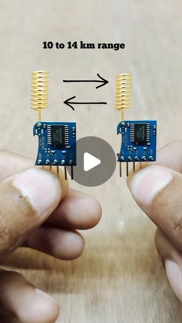 Engineering Project Ideas, Diy Gadgets Electronics, Arduino Radio, Electronics Engineering Projects, Cool Arduino Projects, Simple Electronic Circuits, Mechatronics Engineering, Arduino Led, Simple Arduino Projects