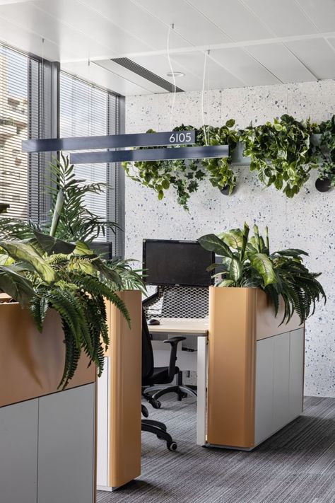 Menora Offices - Tel Aviv | Office Snapshots Office Greenery, Scandi Office, Office Landscape, Workstation Table, Office Wall Design, Innovative Office, Drop Ceiling, Recessed Downlight, Office Photo