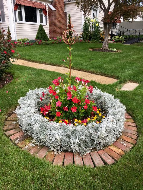 Brick Garden Edging, Small House Garden, Small Flower Gardens, Brick Garden, Herb Garden Design, Vertical Garden Diy, Low Maintenance Landscaping, Flowers Arrangements, Dusty Miller