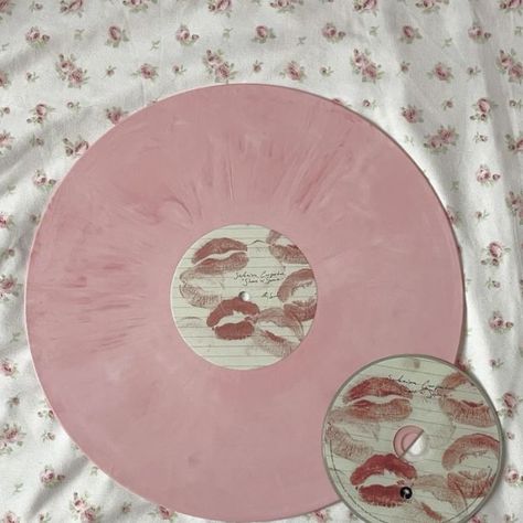 Sabrina Carpenter Vinyl, Aesthetic Pink Coquette, Sabrina Carpenter Songs, Pink Cd, Sabrina Core, Sabrina Carpenter Aesthetic, Carpenter Aesthetic, Cd Aesthetic, Cd Cover Design