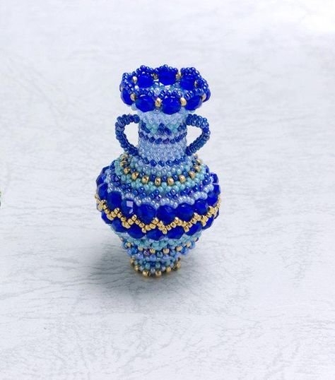 Beaded Decorative Zigzag Pattern Vase with Plaited Herringbone Stitch, Cobalt & Gold Beaded Vase, Bead Bottle, Beaded Flowers Patterns, Seed Bead Pattern, Miniature Vase, Herringbone Stitch, Zigzag Pattern, Beaded Boxes, Seed Bead Patterns