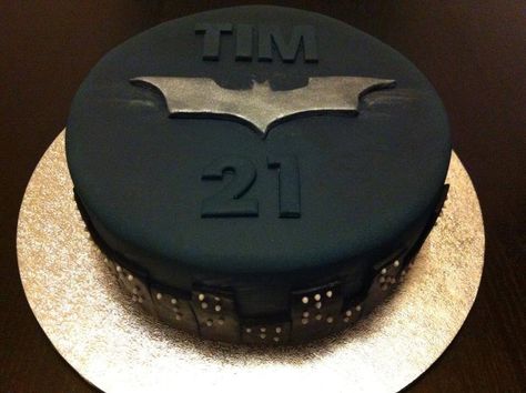 Batman Cake Ideas For Men, Batman Cake For Adults, Batman Themed Cake, Batman Mini Cake, Birthday Cake Batman, Batman Theme Cake, Batman Cake Ideas, Dc Cake, Knight Cake