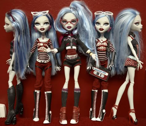 Monster High Dolls Original, Rattus Rattus, Monster High Doll Customization, New Monster High Dolls, Ghoulia Yelps, Original Monster High Dolls, Rare Monster High Dolls, Mh Dolls, Monsterhigh Dolls Original