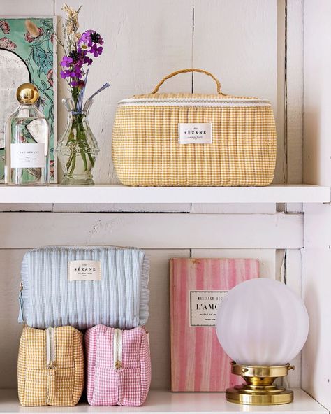 Sézane 🌈 (@sezane) • Instagram photos and videos Decoration Vitrine, Fabric Organizer, Pink Gingham, Blue Gingham, Floral Stripe, Beauty Bag, Diy Bag, Green Stripes, Parisian Style