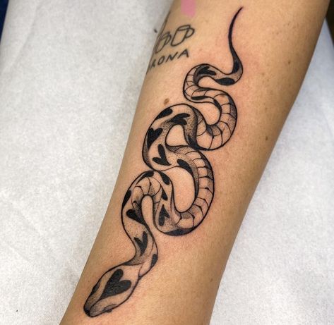 Snake With Hearts Tattoo, Pretty Snake Tattoo, Snake Heart Tattoo, Two Snakes Tattoo, Small Snake Tattoo, Snake Tattoos, Cute Tattoos For Women, Snake Tattoo, Elegant Tattoos