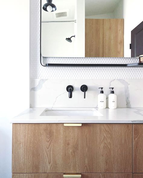 How to create a custom look using @semihandmade fronts + custom countertop and sink Ikea Godmorgon Vanity, Godmorgon Vanity, Ikea Kitchen Units, Ikea Bathroom Vanity, Ikea Vanity, Ikea Godmorgon, Custom Countertops, Ikea Bathroom, Organizing Hacks