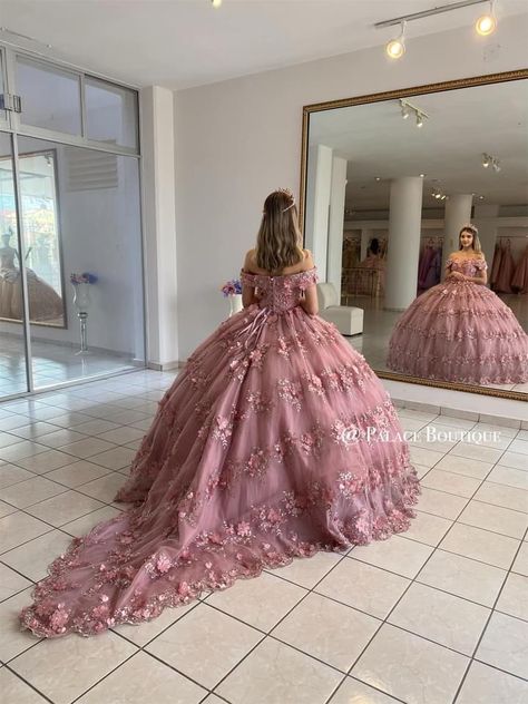 Ultima Muñeca Quinceanera Pink, Dark Pink Quinceanera Dresses, Quinceanera Stuff, Rose Gold Wedding Dress, Glittery Wedding, Pink Quinceanera, Quinceanera Pink, Mexican Quinceanera Dresses, Quinceanera Themes Dresses