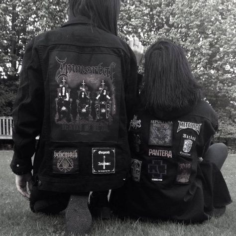 Pin by ‎⏂ on <3 | Metalhead fashion, Grunge couple, Emo couples Metalhead Fashion, Chicas Punk Rock, Emo Couples, Grunge Couple, Battle Jacket, Dark Love, Estilo Punk, Emo Scene, Punk Goth